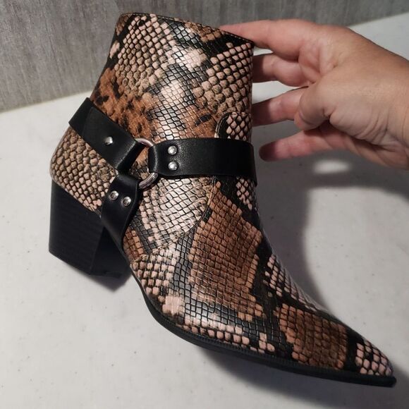 NWT Qupid Faux Snakeskin Fashion Boots Booties Sz 6.5 - Picture 1 of 9